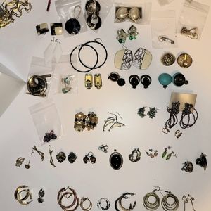 Lot of vintage earrings